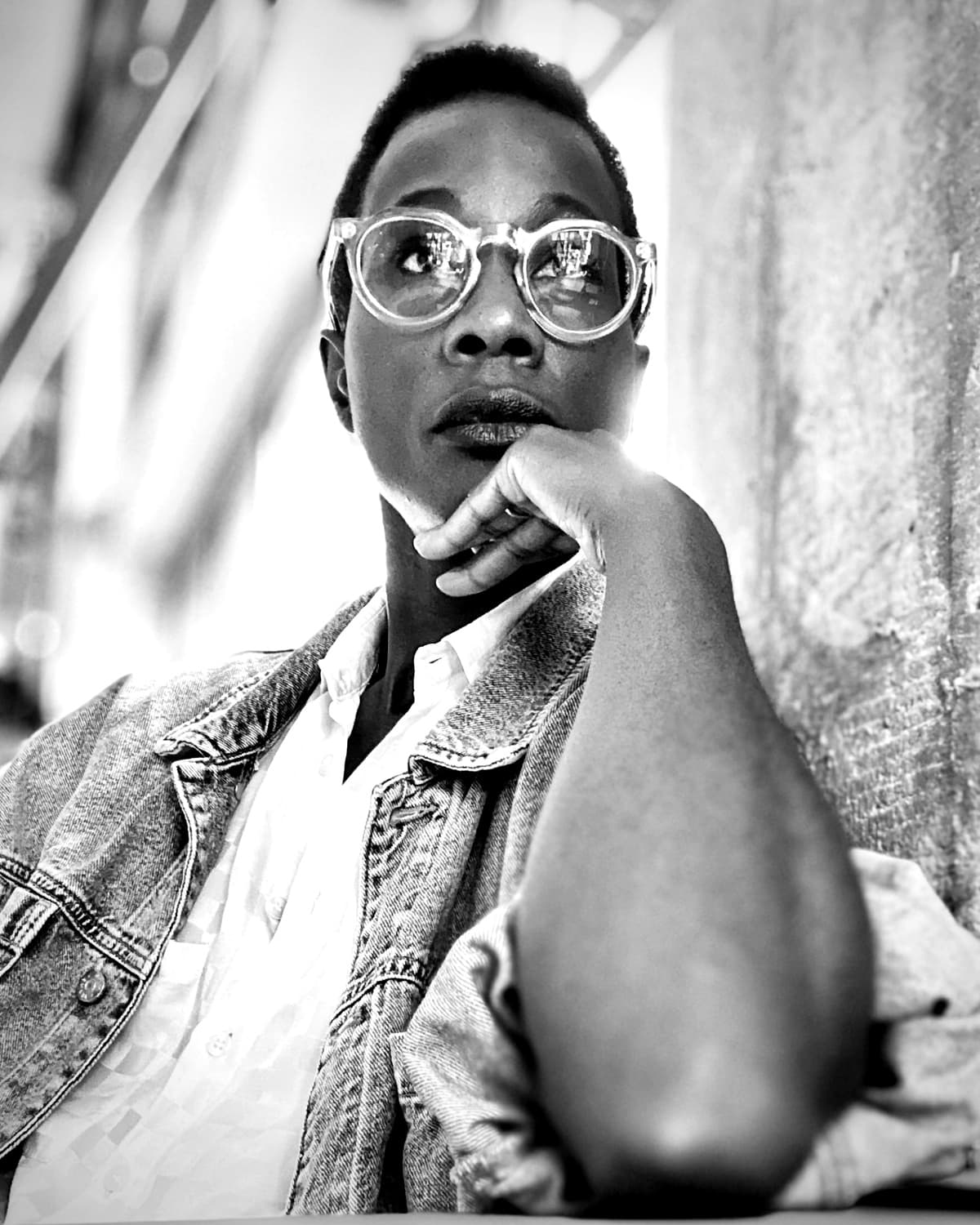Portrait éditorial de la direction créative Siteko — fondatrice et architecte de vision digitale pour PME africaines